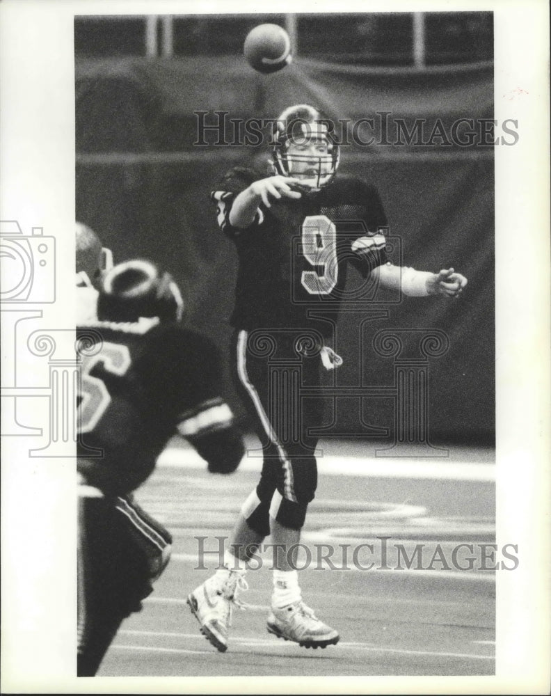 1989 Press Photo Odessa football player, Tom Wolsborn, is a passing machine- Historic Images