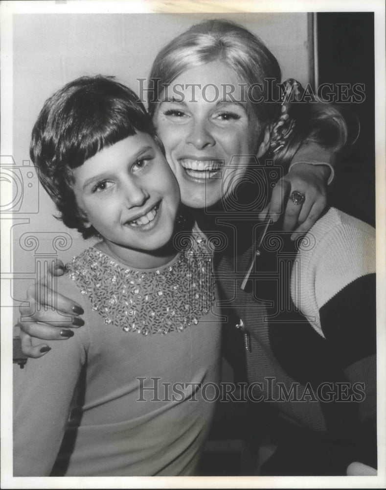 1974 Press Photo Skater Kathy Lewis Smiles with Coach, Diane Schatz - sps10608- Historic Images