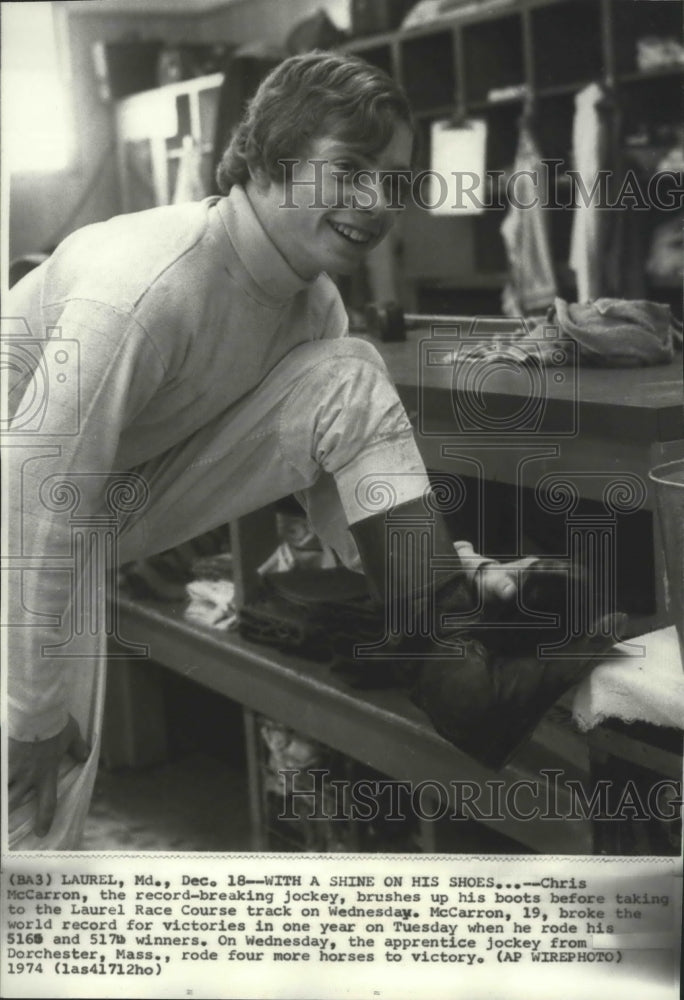 1974 Press Photo Jockey Chris McCarron Cleans His Boots Before His Race- Historic Images