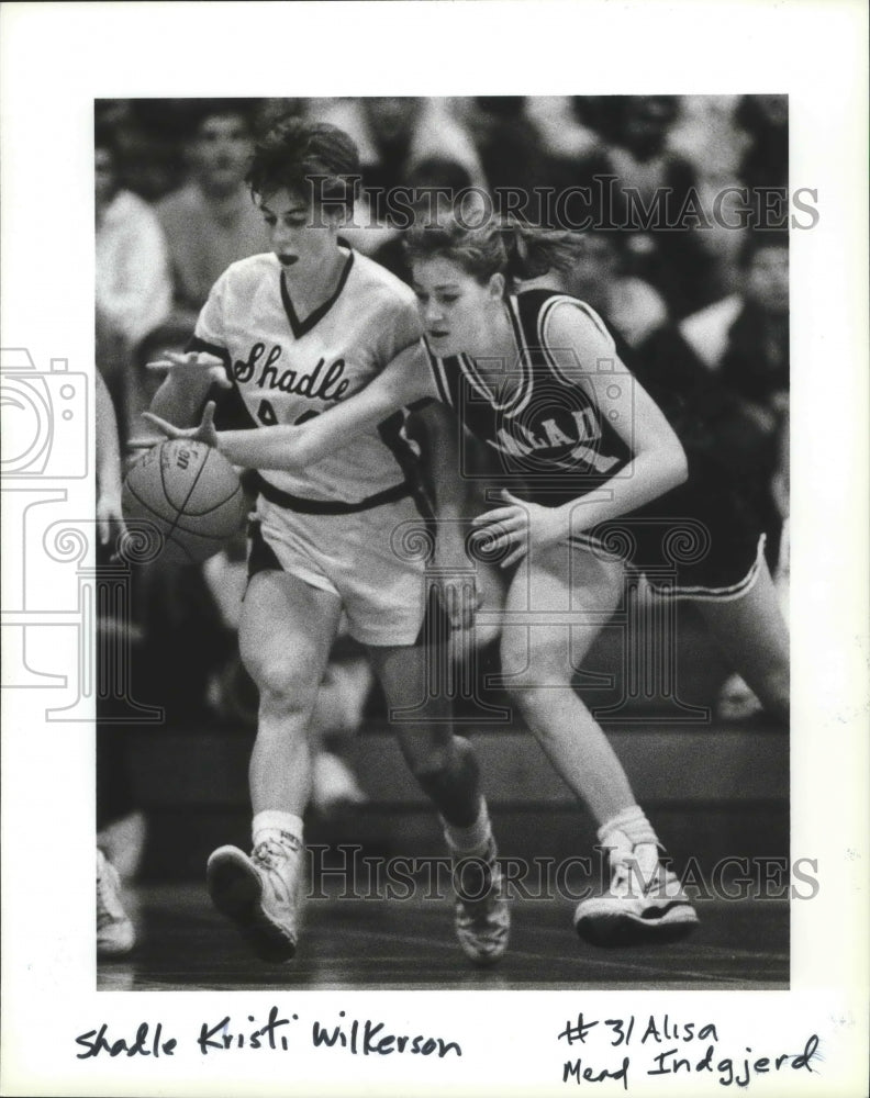 1989 Press Photo Mead High School&#39;s Alisa Indgjerd steals ball from Shadle Park- Historic Images