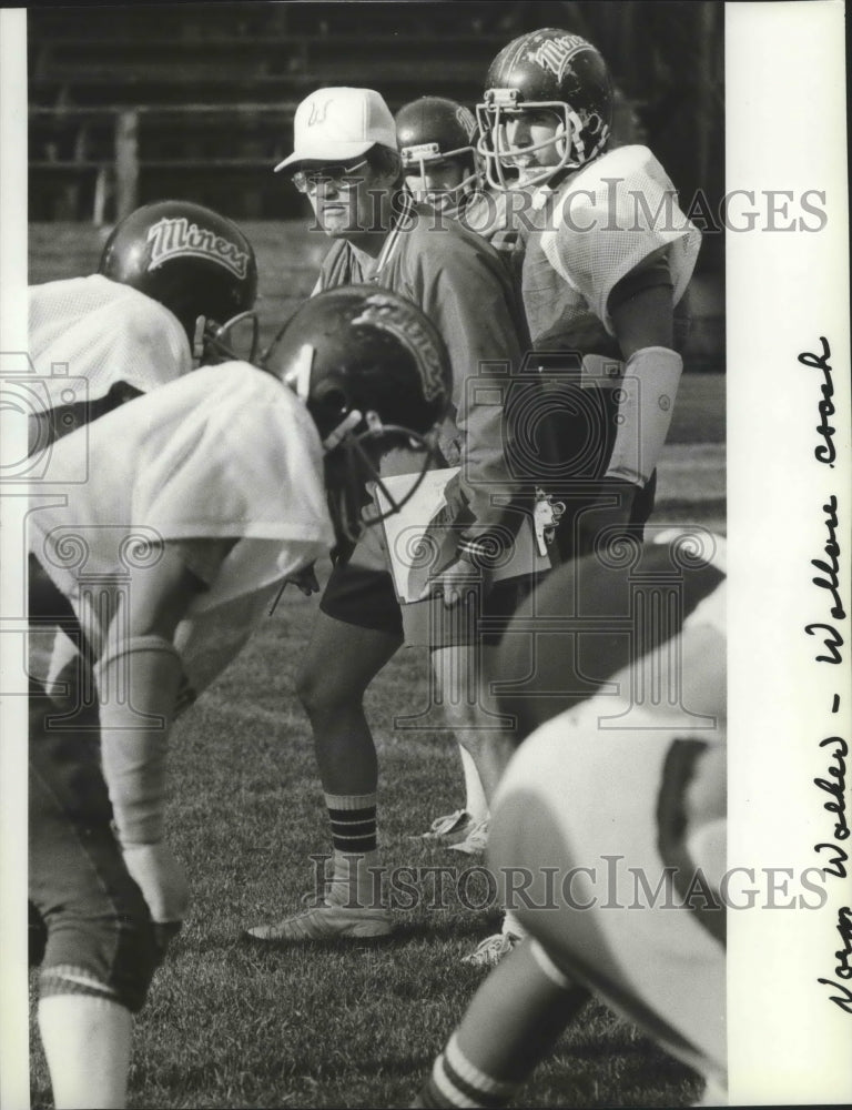 1983 Press Photo Wallace football , Norm Walker with his players- Historic Images