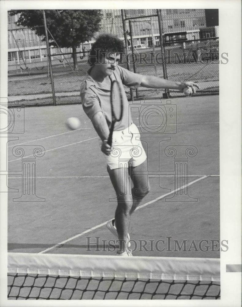 1977 Press Photo Tennis player, Dan Yount - sps10816- Historic Images