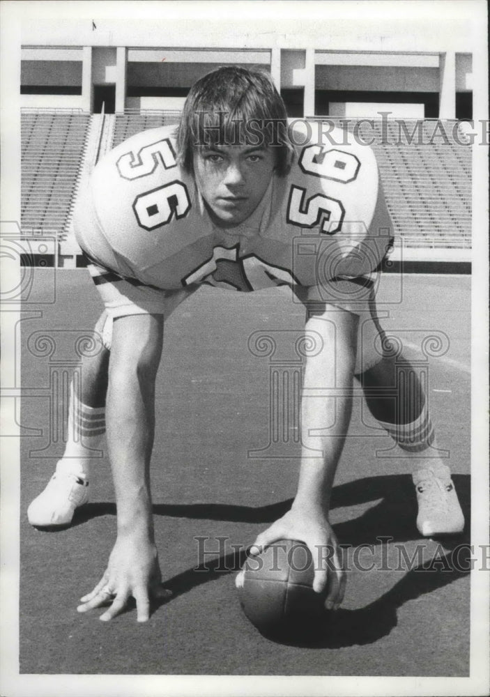 1977 Press Photo Football player John Yarno in starting stance - sps10831- Historic Images