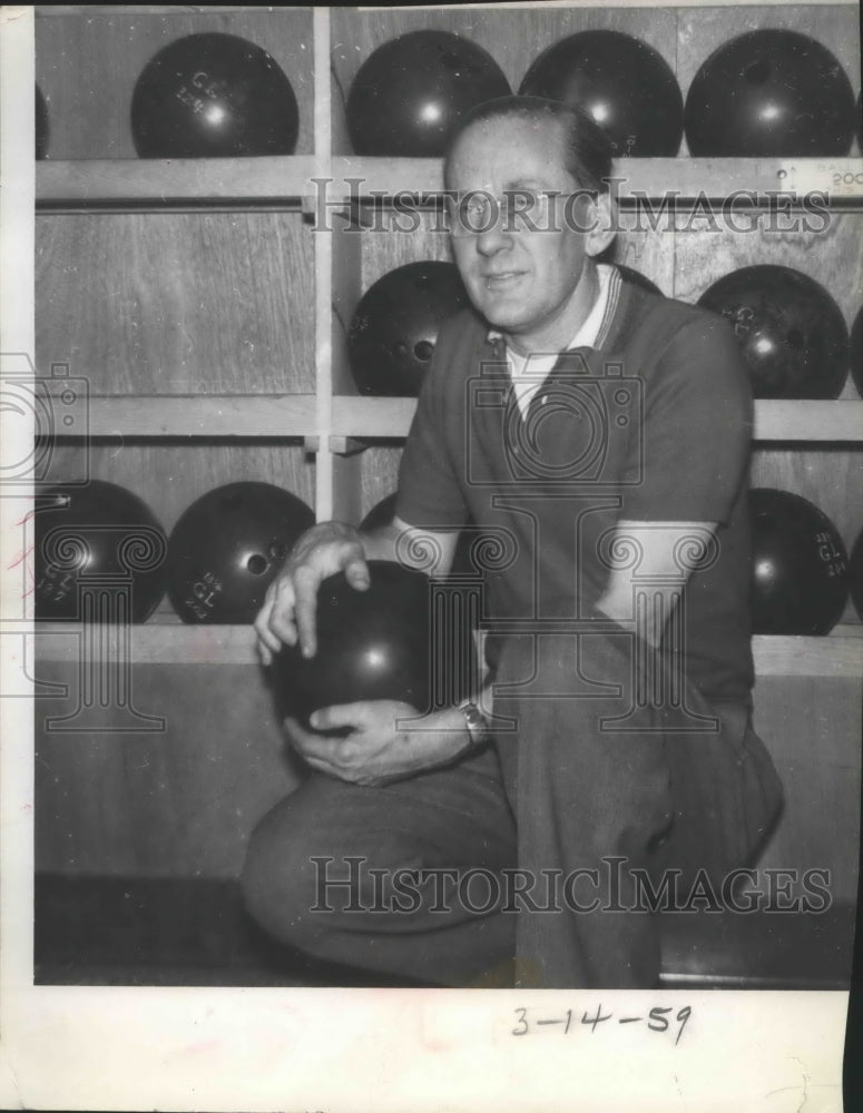 1959 Press Photo Oslund Crouches Next to Bowling Ball Rack With One in Hand- Historic Images