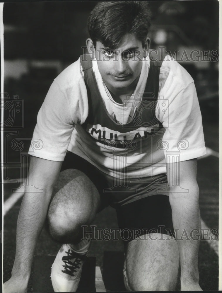 1990 Press Photo Troy Osiadacz Gets Set to Take Off During Track Race- Historic Images