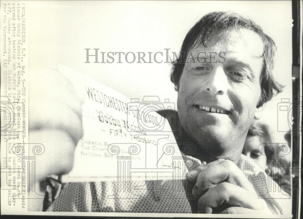 1973 Press Photo Golfer Bobby Nichols Displays $50,000 for First Place- Historic Images