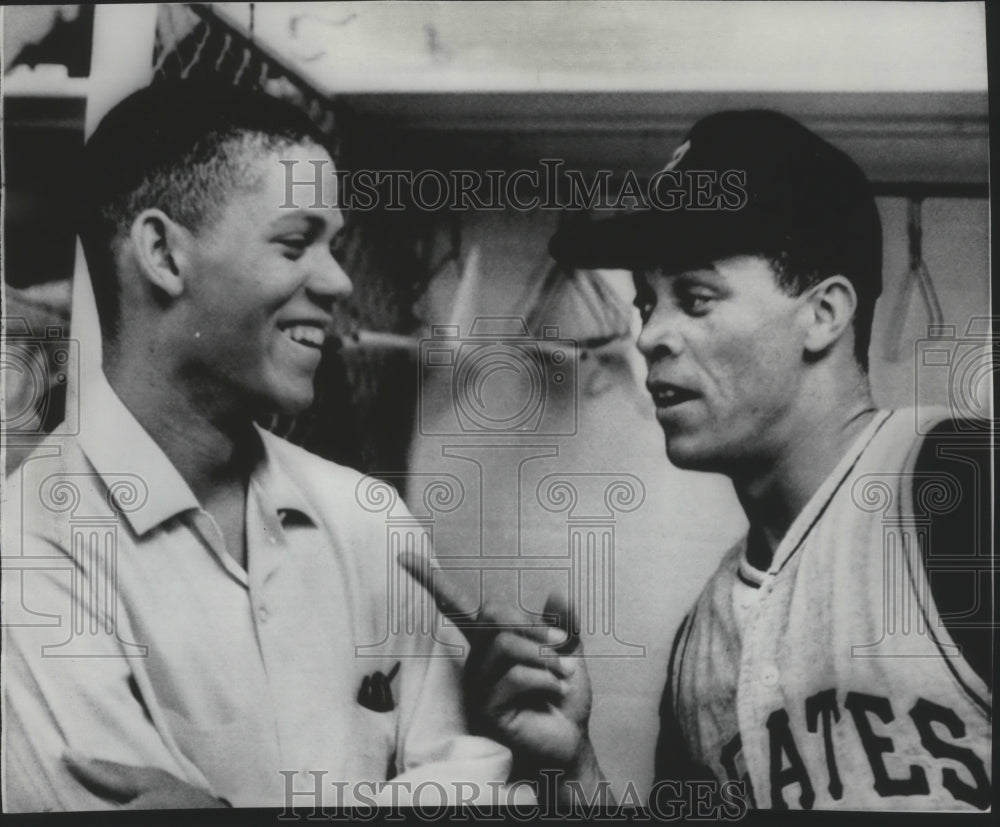 1967 Press Photo Pirates Baseball Maury Wills with his son, Barry - sps11598- Historic Images