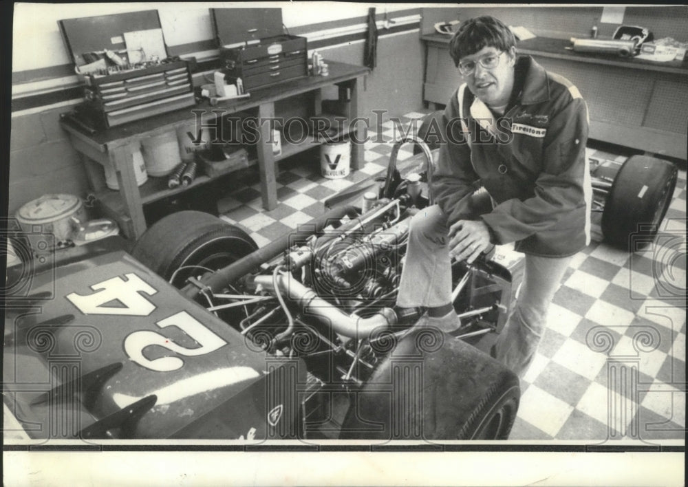 1977 Press Photo Auto racing champ, Tom Sneva sits on race car - sps11661- Historic Images