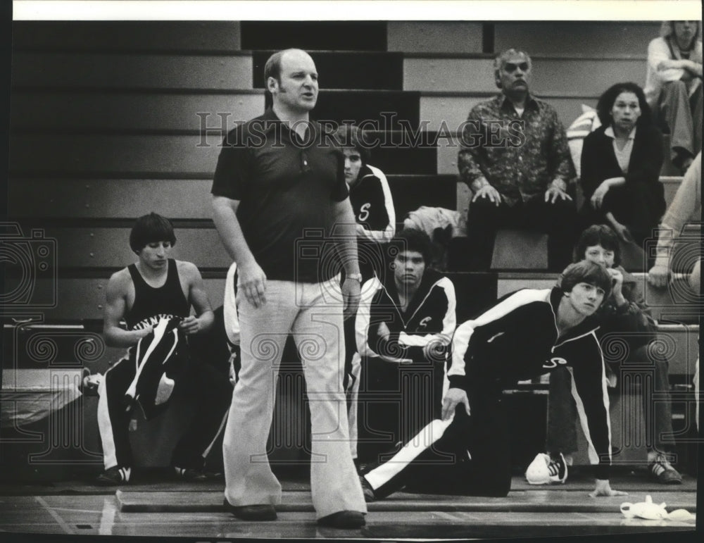 1979 Press Photo Wrestlers Terry Syvertsen and Tommy Villanueva On Bleachers- Historic Images