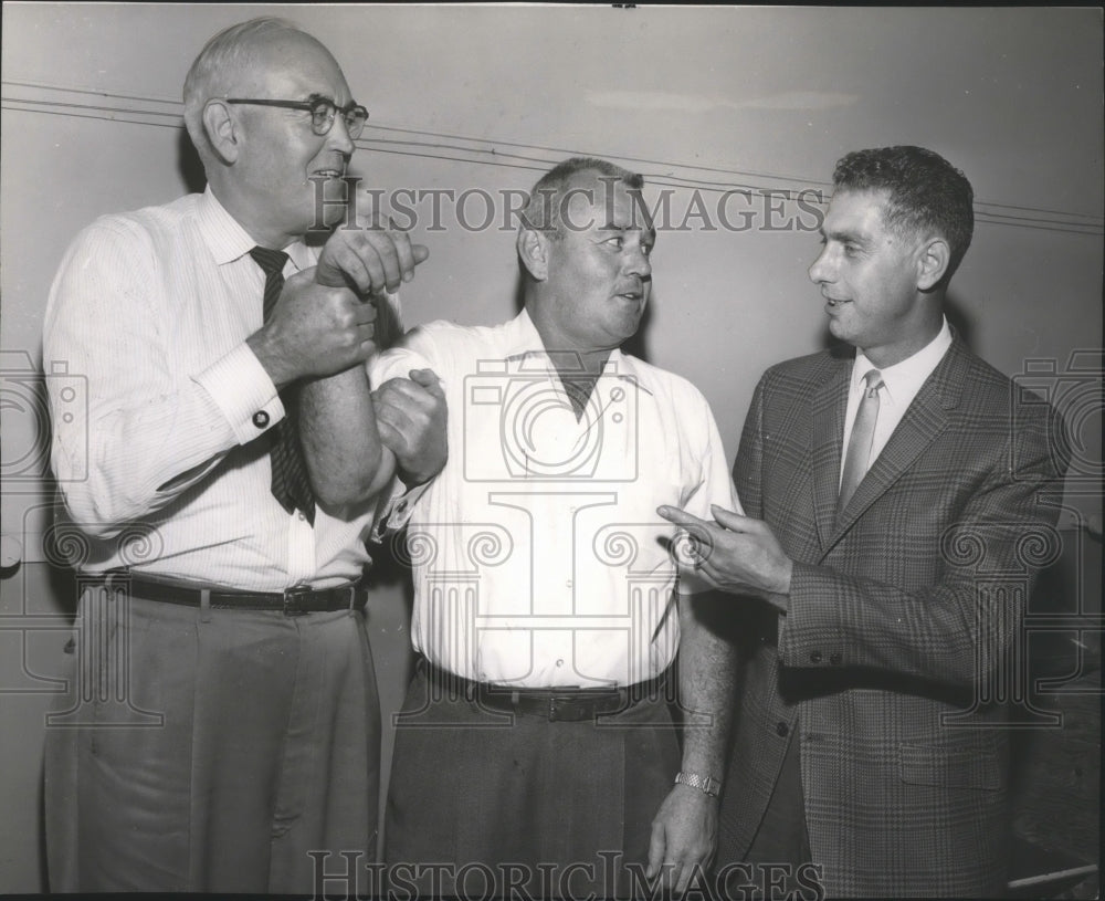 1961 Press Photo Walter Smith Flexes the Throwing Arm of His Pitcher Jack Wilson- Historic Images