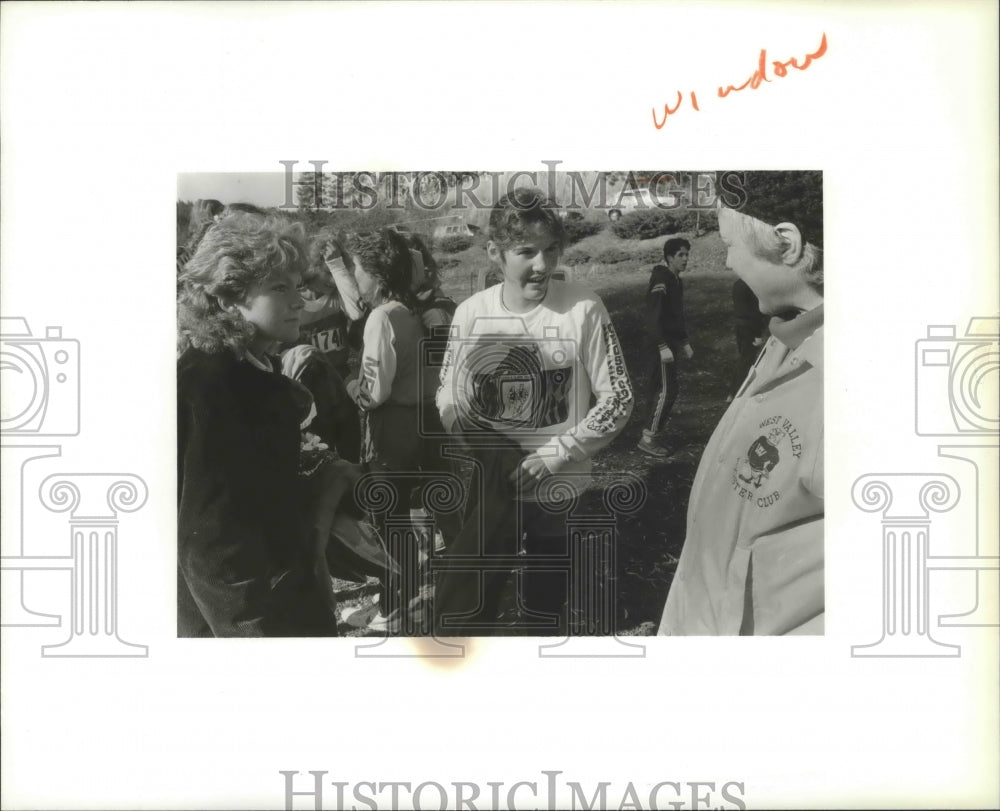 1984 Press Photo Track &amp; field cross country runner, Chris Slentz and company- Historic Images