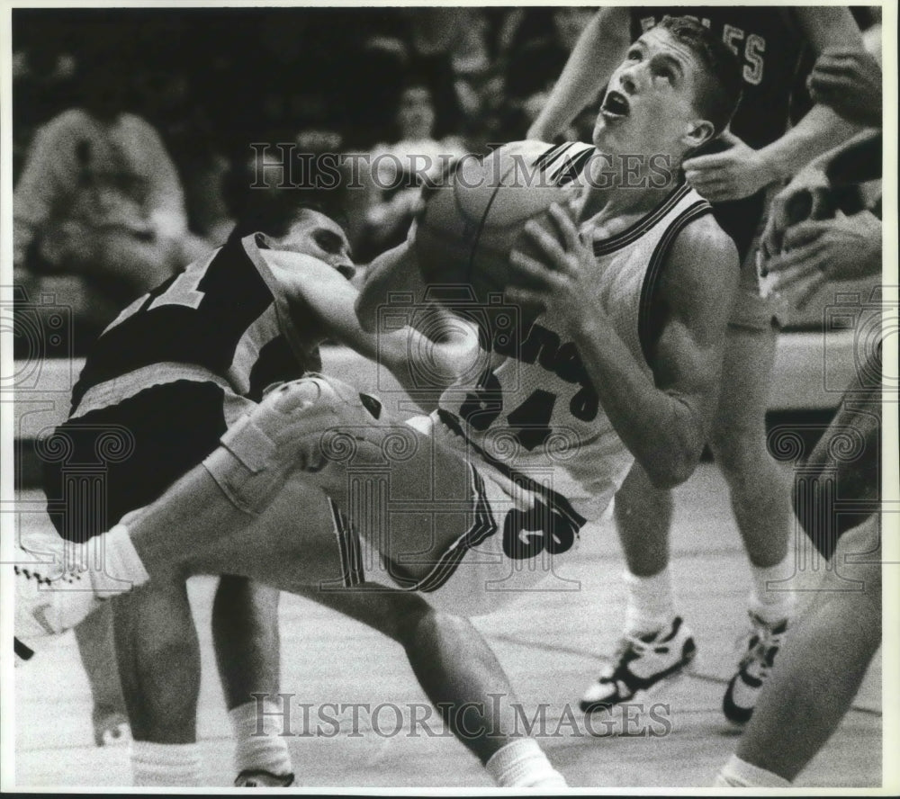 1990 Press Photo Cheney basketball player, Jeremy Scott, stumbles after rebound- Historic Images