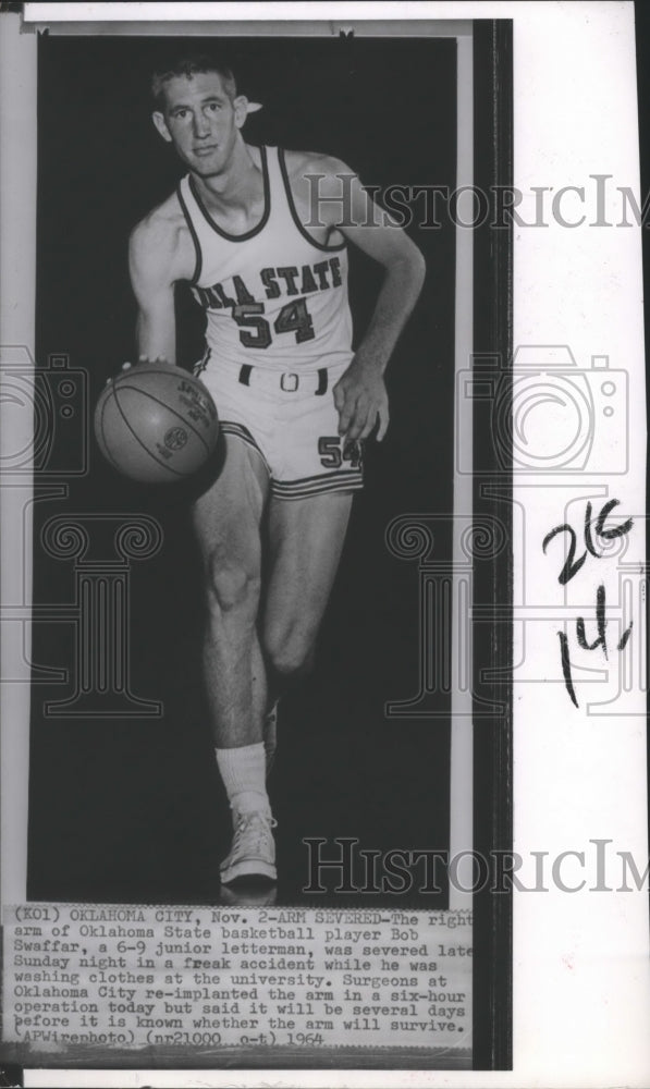 1964 Press Photo Oklahoma State&#39;s Bob Swaffar&#39;s dribbling arm severed/reattached- Historic Images