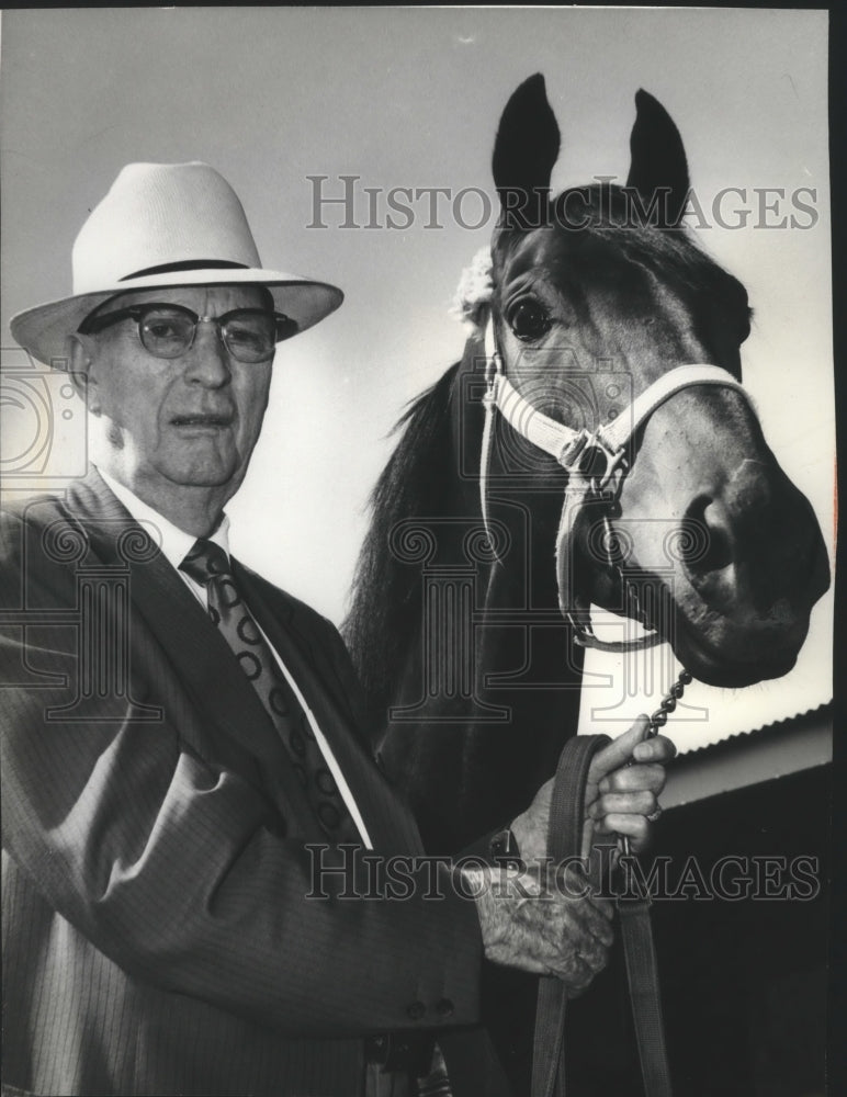 1974 Press Photo Racing Horse Ima Hitter with Owner David Sullivan - sps12222- Historic Images