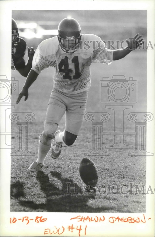 1986 Press Photo #41 Eric Stein, kicking football for Eastern Washington, Cheney- Historic Images