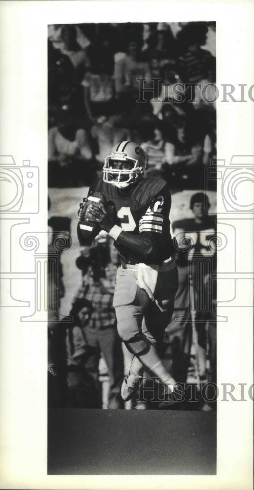 1981 Press Photo Ricky Turner, Washington State&#39;s quarterback,runs with football- Historic Images