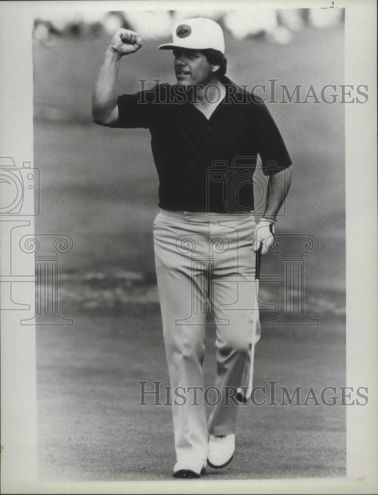 1985 Press Photo Lee Trevino, professional golfer, pumps fist with determination- Historic Images