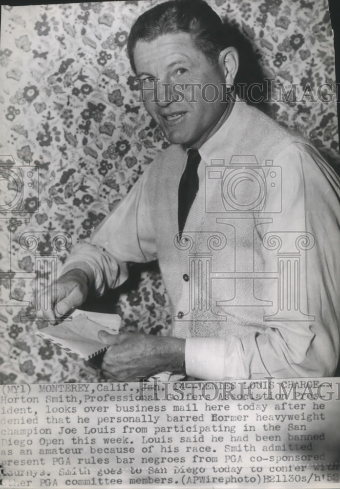 1952 Press Photo Horton Smith, President of Golfers Association, checks mail- Historic Images