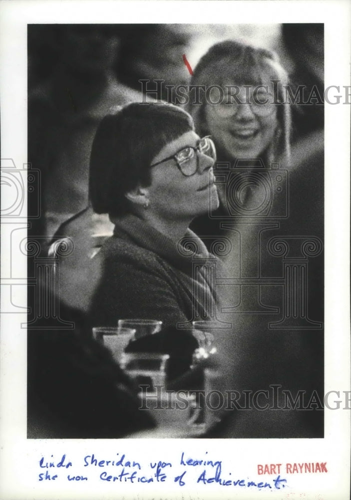 1989 Press Photo Basketball coach Linda Sheridan wins certificate of achievement- Historic Images