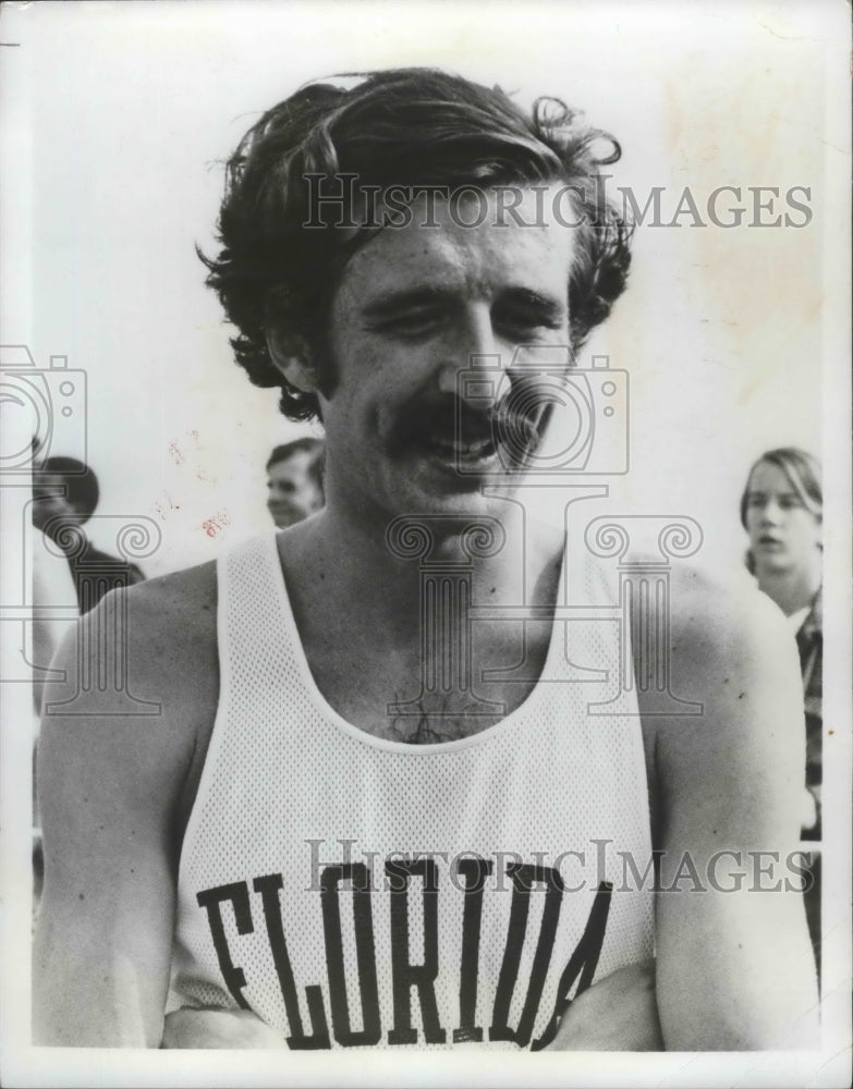 1973 Press Photo Frank Shorter, track and field star, seen here in Florida shirt- Historic Images