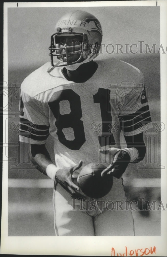 1984 Press Photo Football player Daryl Turner with the football - sps12790- Historic Images