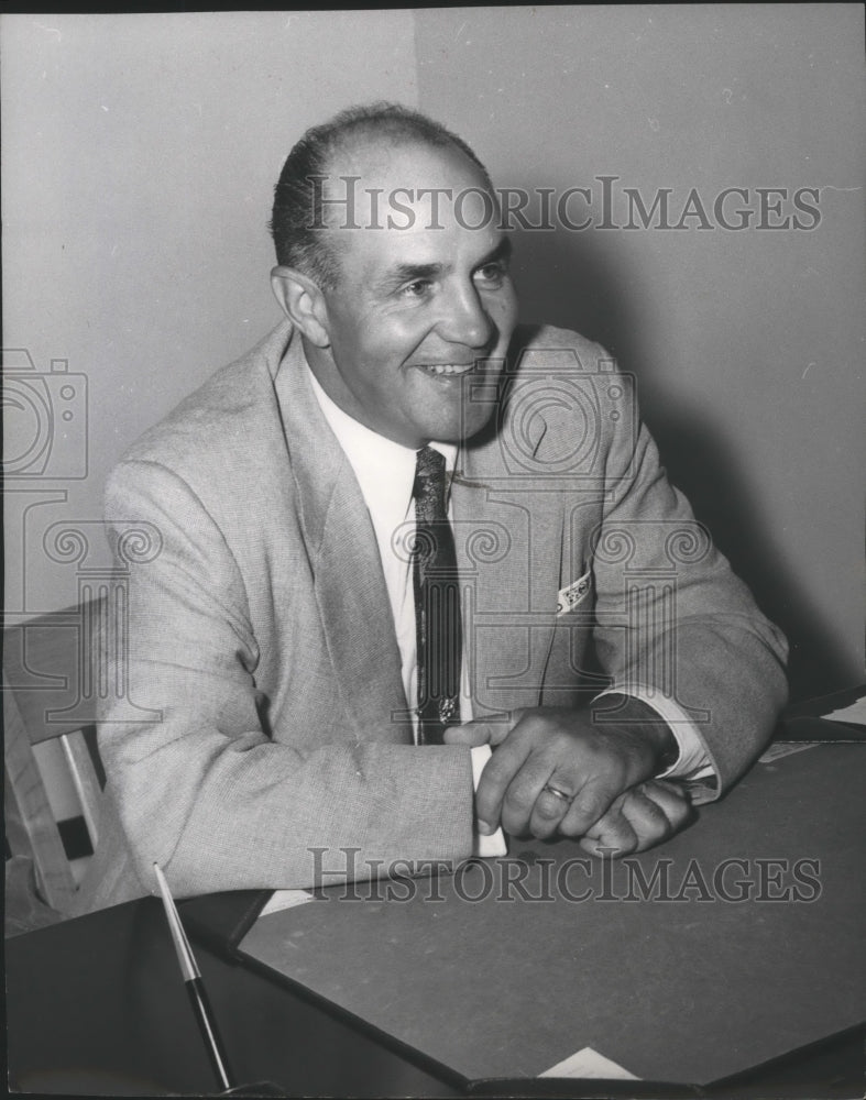 1956 Press Photo University of Idaho football head coach, Neil &quot;Skip&quot; Stahley- Historic Images