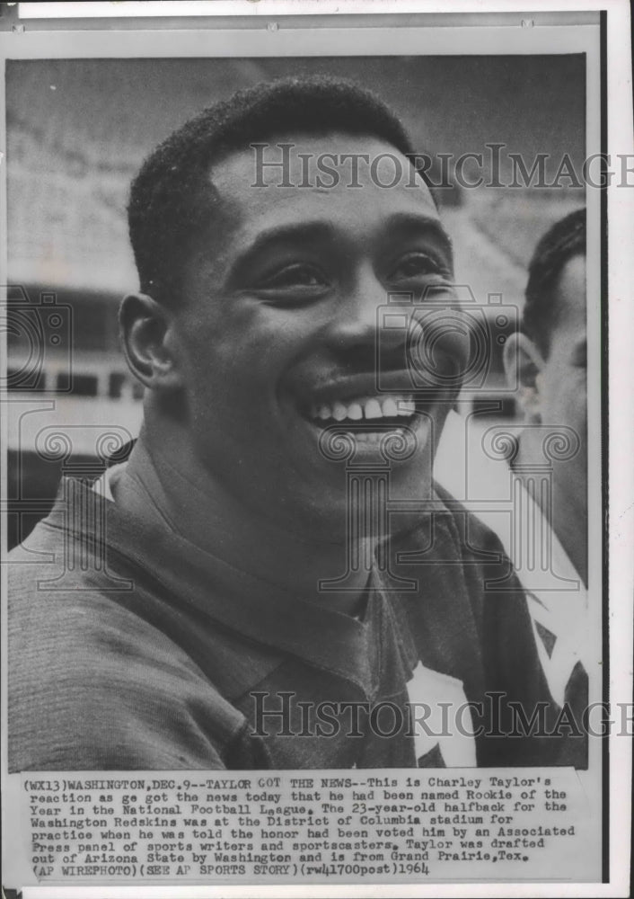 1964 Press Photo Charley Taylor happy to receive Rookie of the Year for football- Historic Images