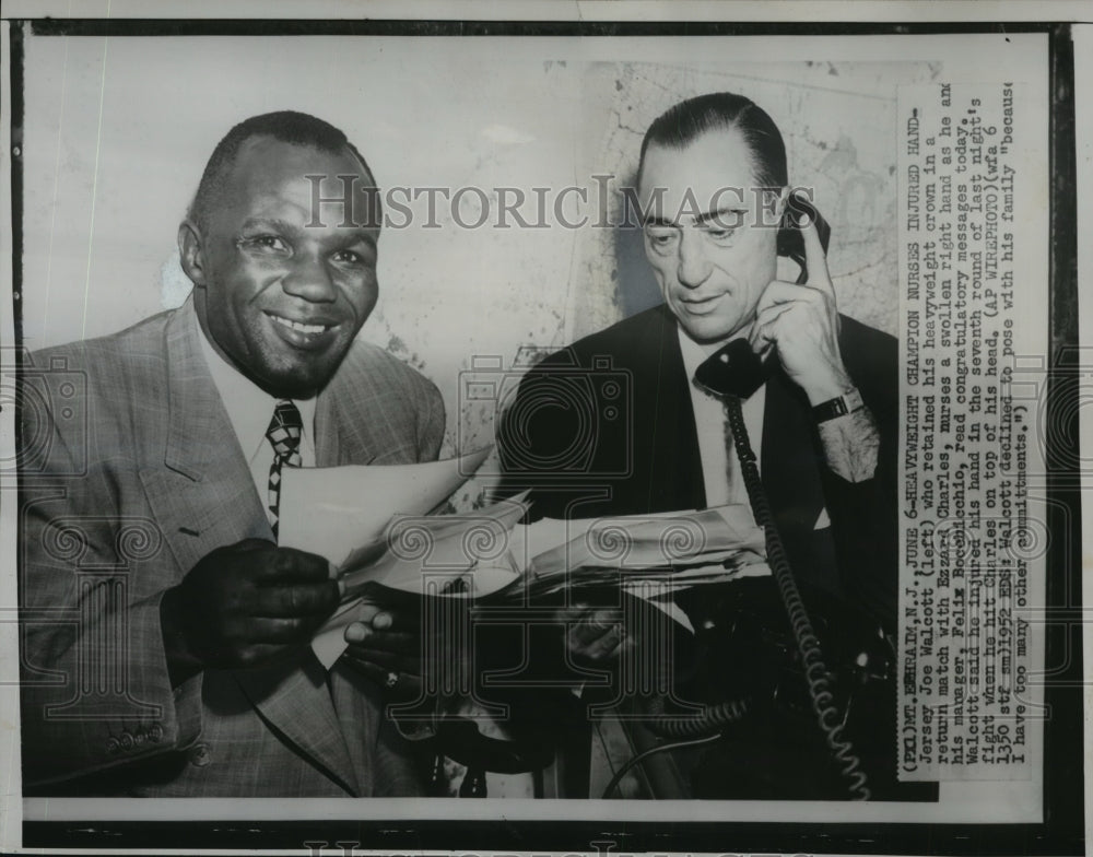 1952 Press Photo Jersey Joe Walcott Reads Congratulatory Messages With Hurt Hand- Historic Images