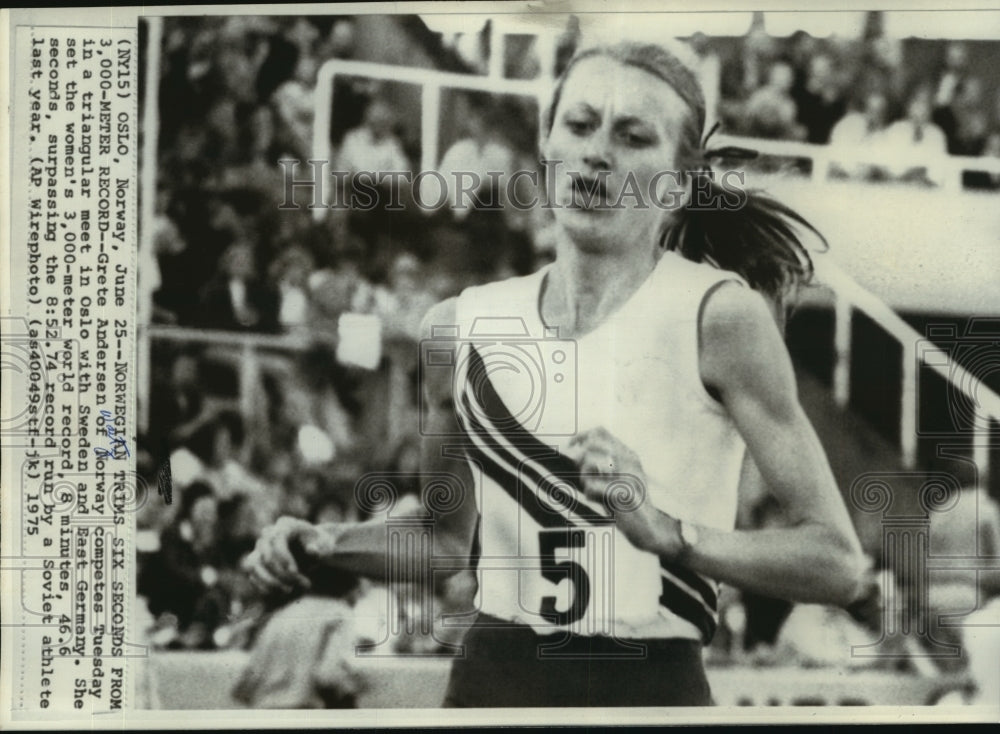 1975 Press Photo Grete Andersen Runs in a Three Way Meet - sps13168- Historic Images