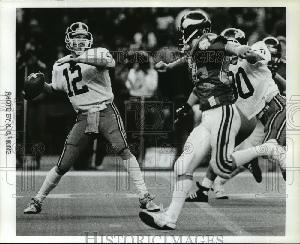 1987 Press Photo Football Graham Pederson, Gonzaga Prep Quarteback throws ball- Historic Images