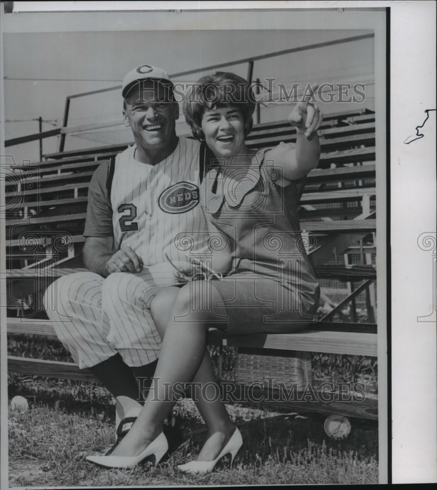 1965 Press Photo Reds player Dick Sisler and 18 year old daughter Sharon- Historic Images