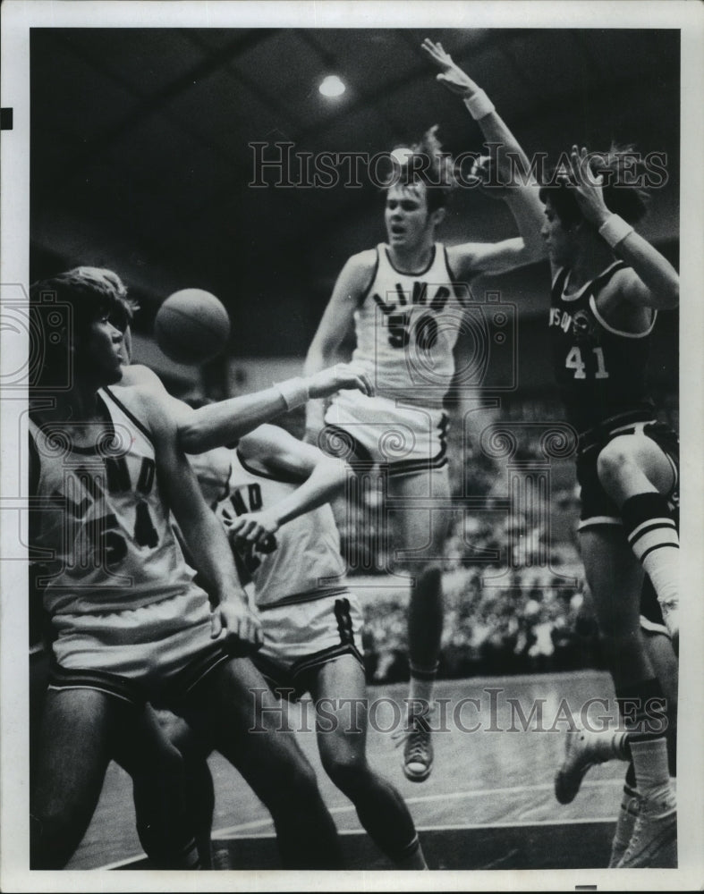 1973 Press Photo #50 Roy Schrenk, Lind High School, jumping for the basketball- Historic Images