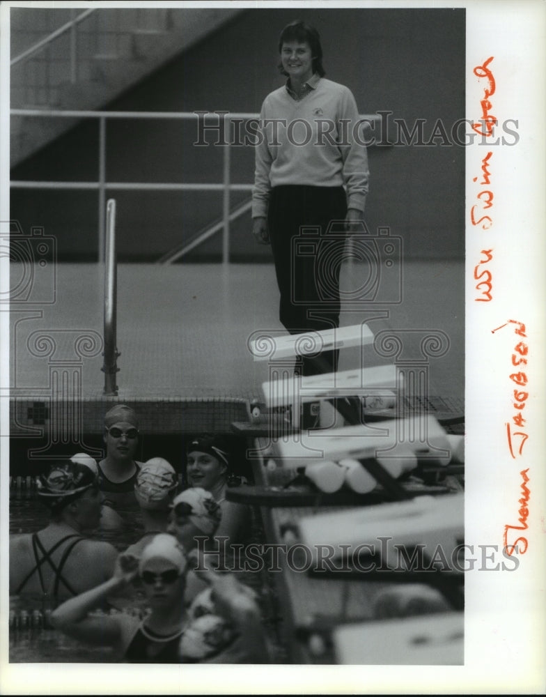 1989 Press Photo WSU Women&#39;s swim coach, Debbie Pipher, supervises swimmers- Historic Images