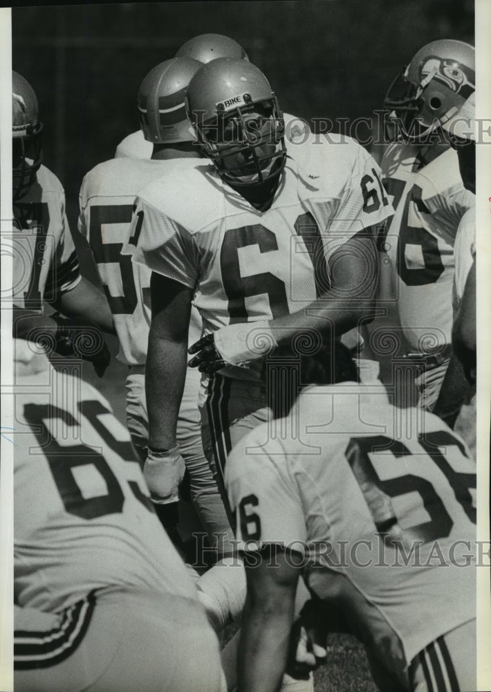 1984 Press Photo Football Robert Pratt with his teammates - sps13823- Historic Images