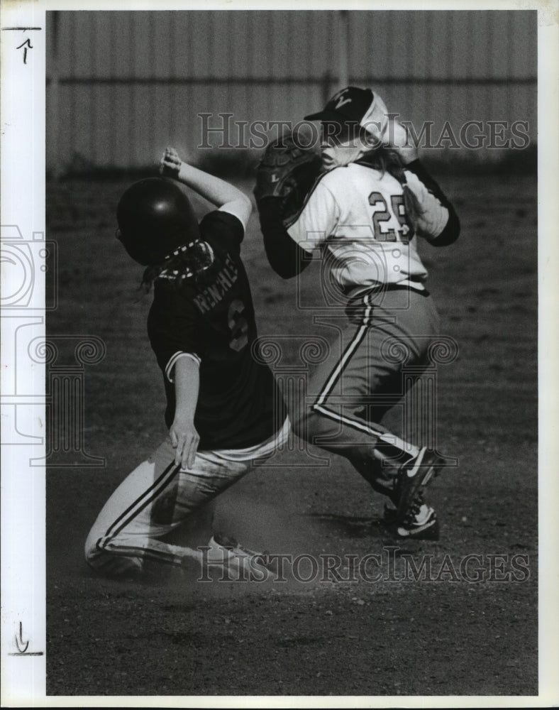 1992 Press Photo Softball player Peggy Palmer of West Valley in the infield- Historic Images