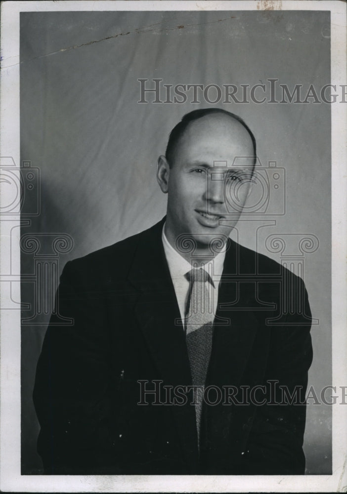 1959 Press Photo High School Track Coach and YMCA Swim Instructor Tracy Walters- Historic Images