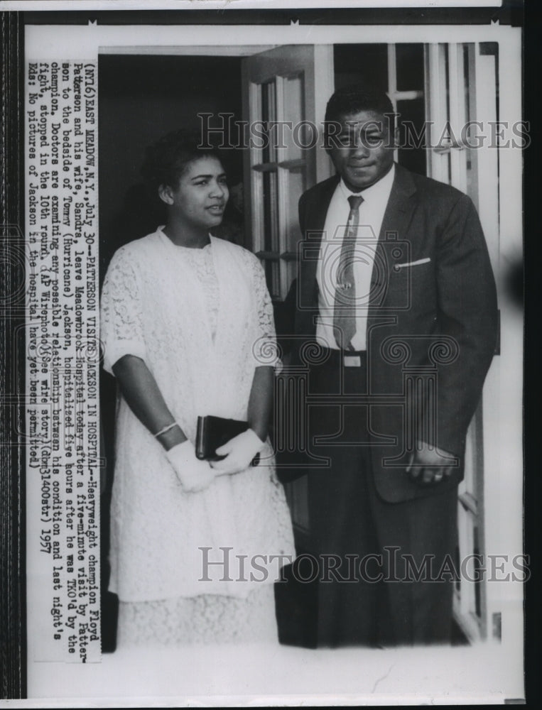 1957 Press Photo Floyd Patterson,world champion boxer, and wife,outside hospital- Historic Images