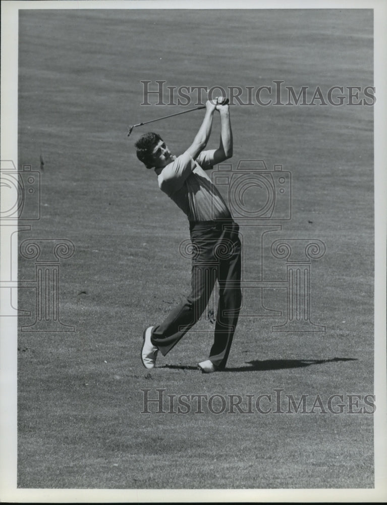 1979 Press Photo Steve Prugh, golf pro, tees off - sps14216- Historic Images