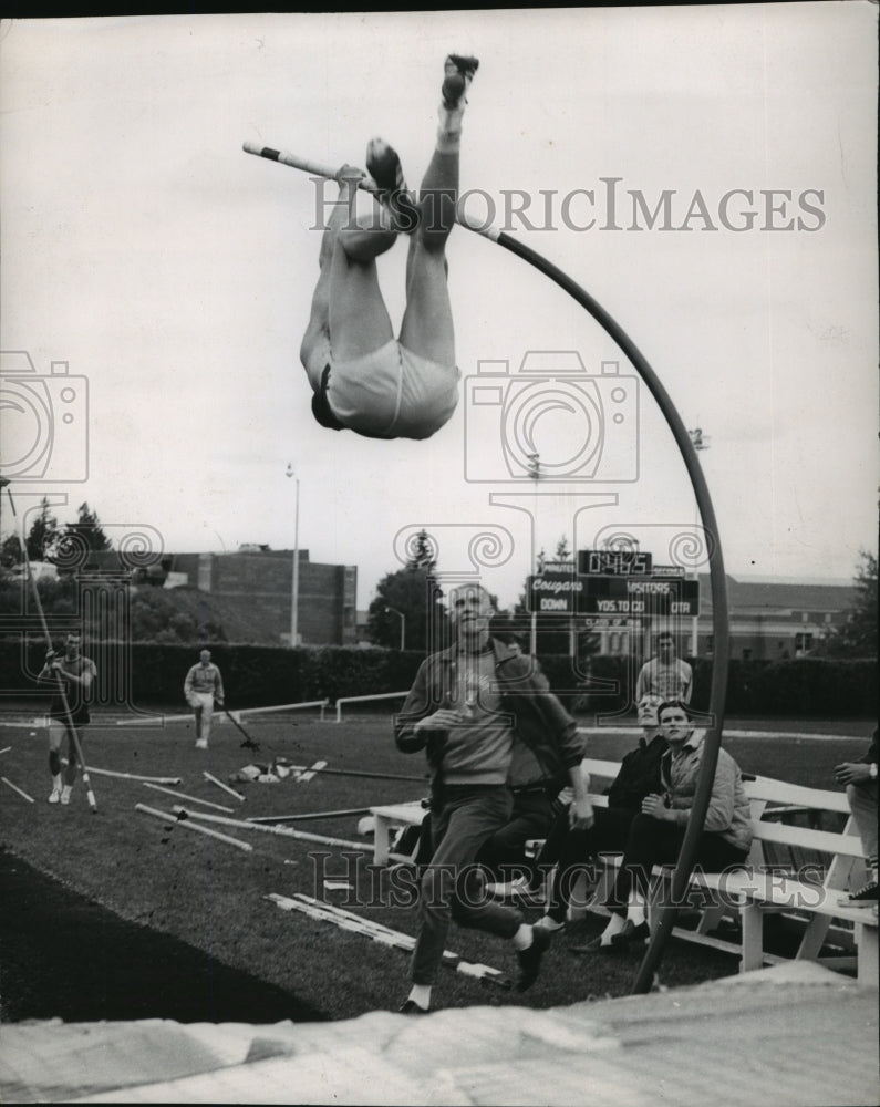 1965 Press Photo Pole vaulter Bill Self during practice - sps14258- Historic Images