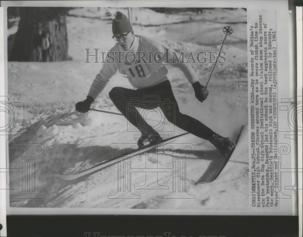 1961 Press Photo Eisenhower High School Skier Sky Records Racing to Finish Line- Historic Images