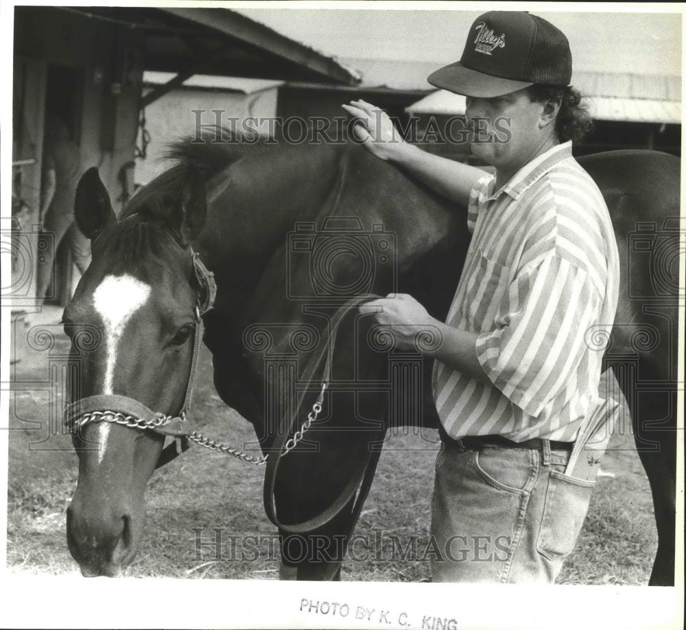 1990 Press Photo Horse Racer Tom Roberts Stands With His Horse - sps14545- Historic Images