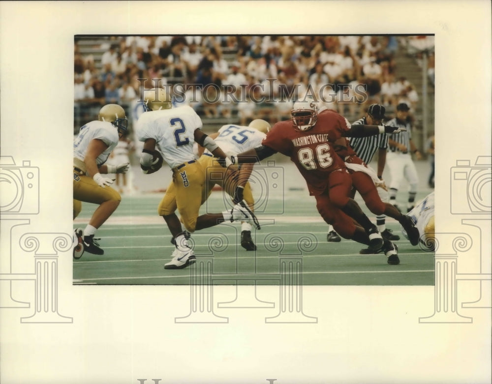 1993 Press Photo WSU Defensive End DeWayne Patterson Chasing MSU Tailback- Historic Images