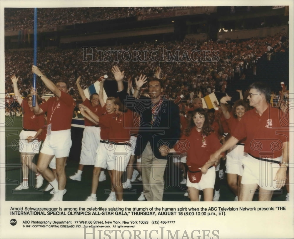 1991 Press Photo Arnold Schwarzenegger pays tribute to the Special Olympics- Historic Images