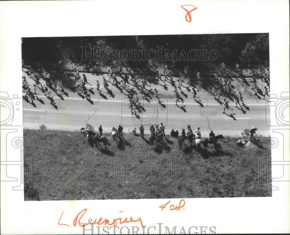 1990 Press Photo Horsepower propelled some spectators to Bloomsday 1990- Historic Images