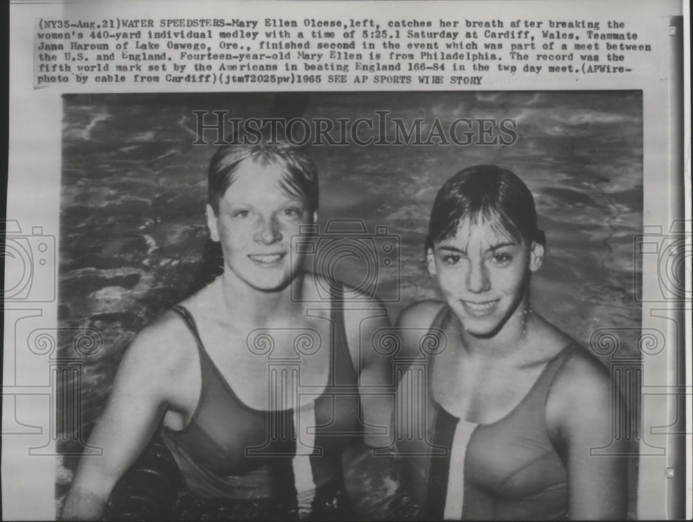 1965 Press Photo Mary E. Olcese and Jana Haroun, United States swimmers, in pool- Historic Images