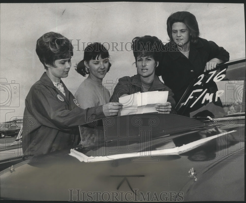 1967 Press Photo Female Race Car drivers Method, Johnson, Jackson and Ellen.- Historic Images