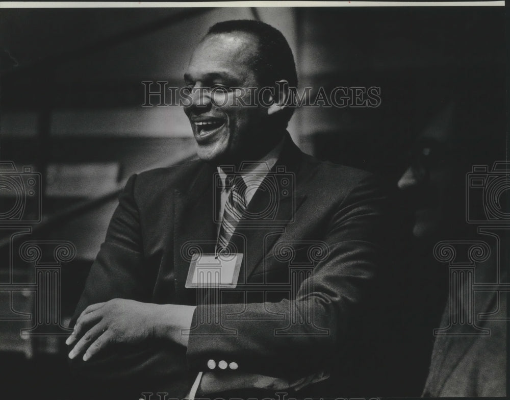 1985 Press Photo George Raveling,college basketball ,arms crossed, laughing- Historic Images