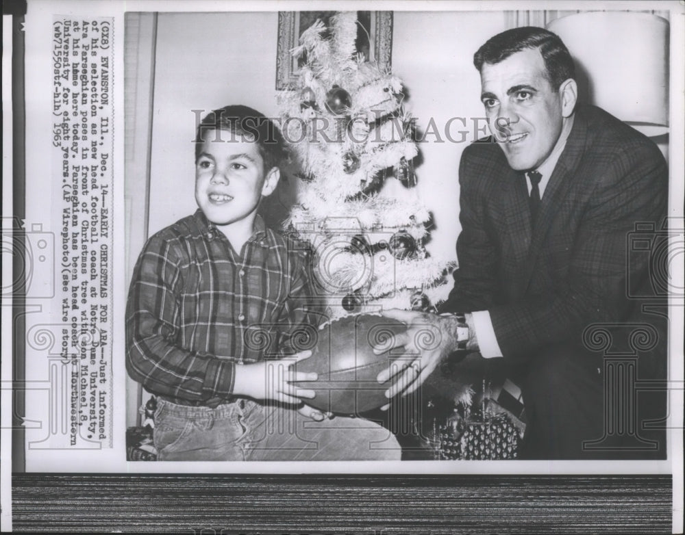 1963 Press Photo Football Coach Ara Parseghian with son Michael in front of tree- Historic Images