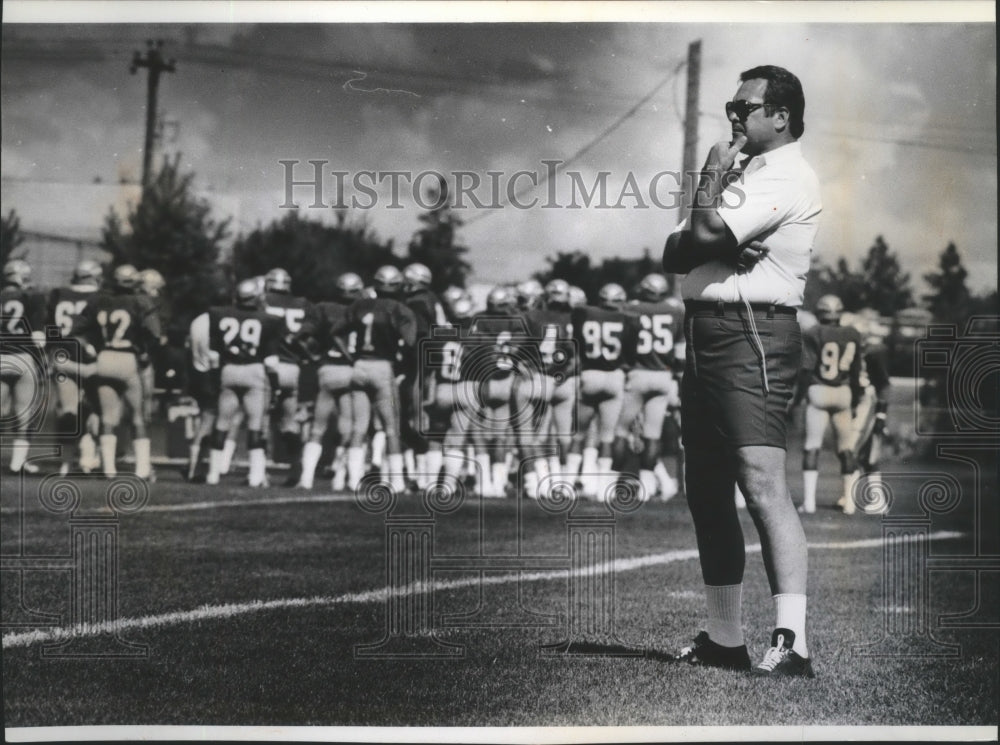 1978 Press Photo Jack Patera, Seattle Seahawk football coach, deep in thought- Historic Images