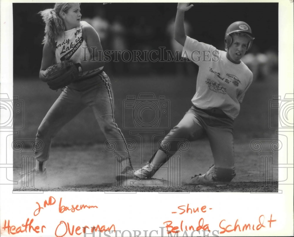 1990 Press Photo Softball players Heather Overman and Belinda Schmidt- Historic Images